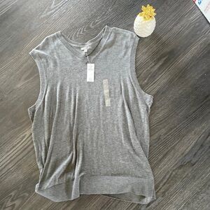 NWT🍍Gap Vest🍍size Large🍍T-2
